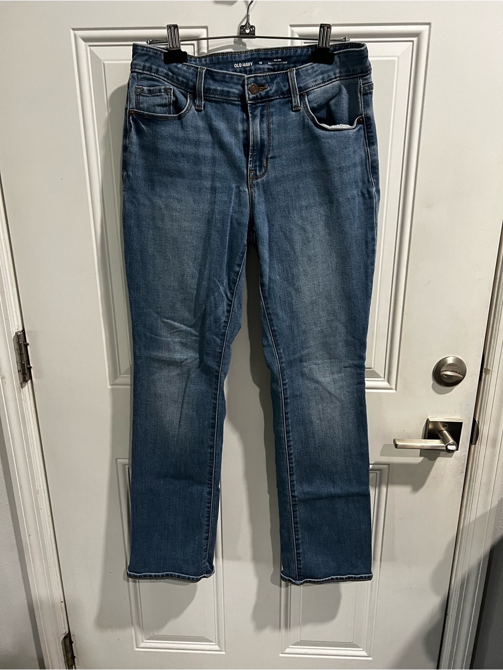 Old Navy Straight Leg Jeans in Medium Wash Blue